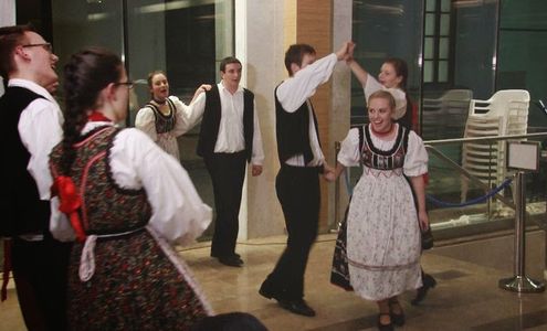 Veli bej kávéházi esték – Józsa Judit, Szent Margit Gimnázium táncegyüttese, Döbögő Táncegyüttes